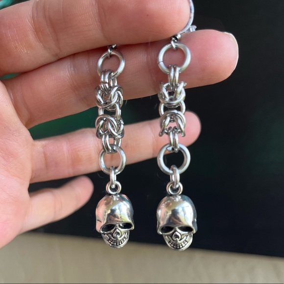 Handmade maille skull dangly stainless steel post earrings boho goth punk silver - Picture 12 of 13